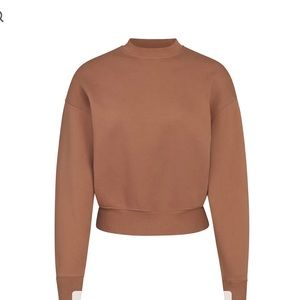 Skims outdoor pullover